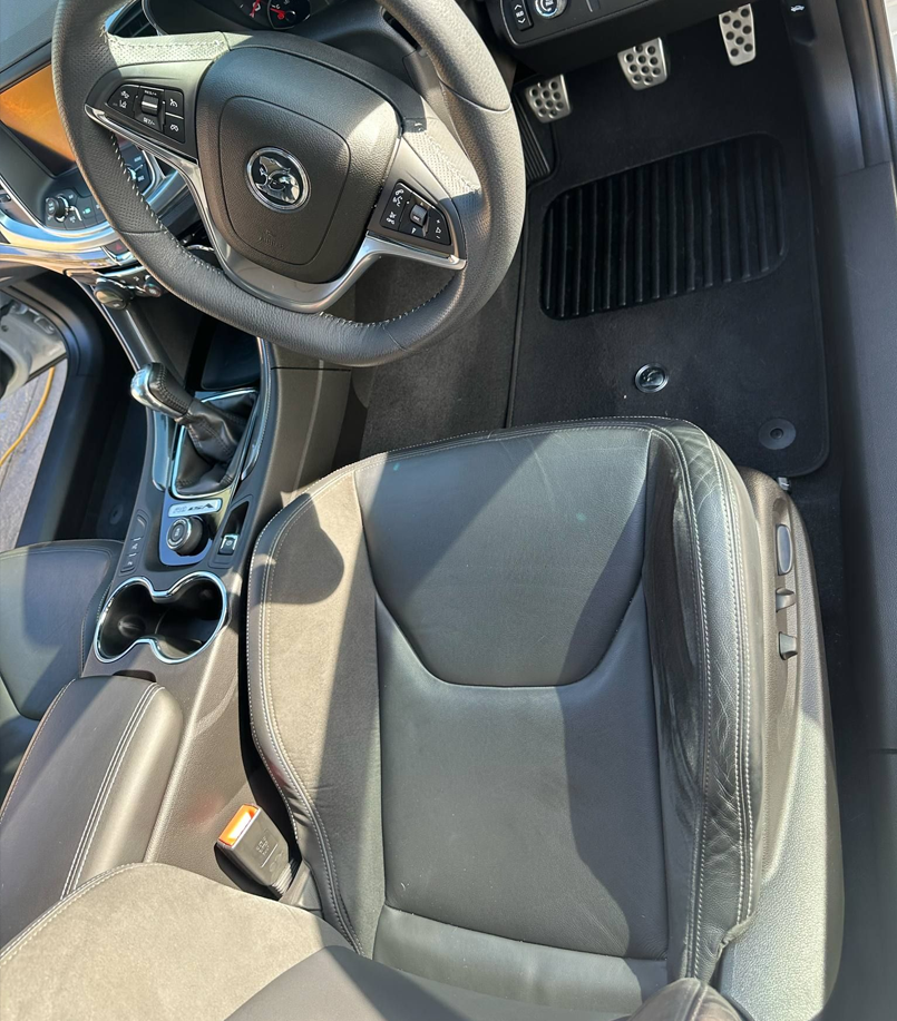 interior detailing image 3